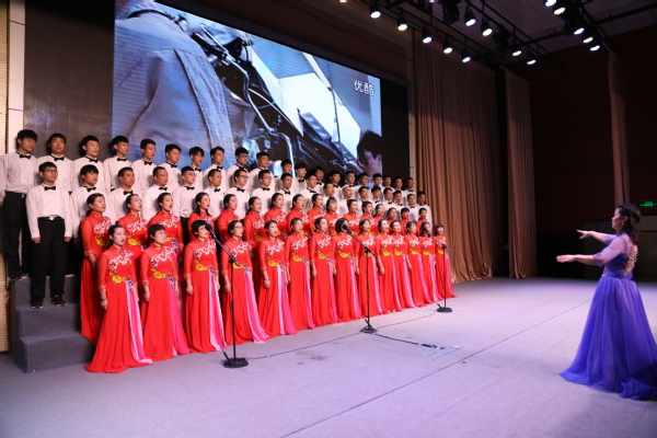 “不忘初心 牢记使命”——郑州职业技术学院庆祝新中国成立70周年教职工合唱比赛圆满举行